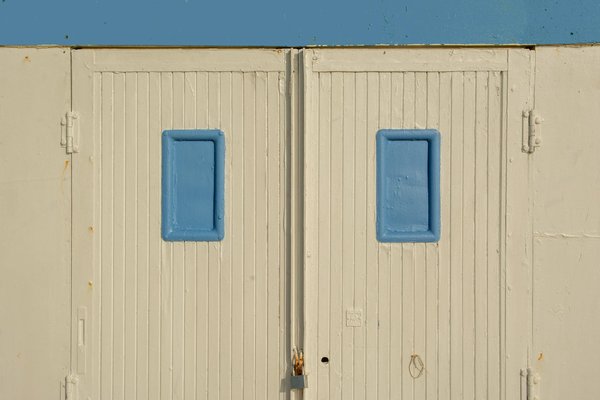 How Can You Experience the Unique Cultures of the UK through Travel?